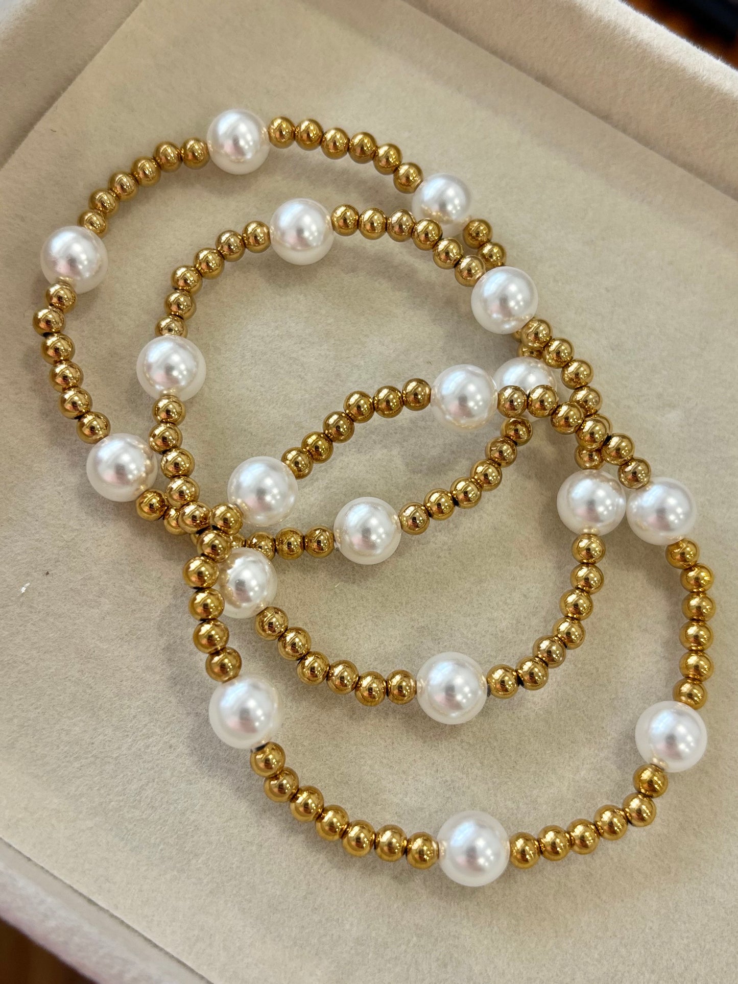 Pulsera Perlas Doradas